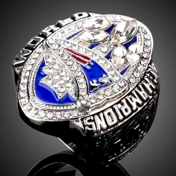 New England Patriots Championship Ring... Fast shipping from USA - Picture 1 of 3